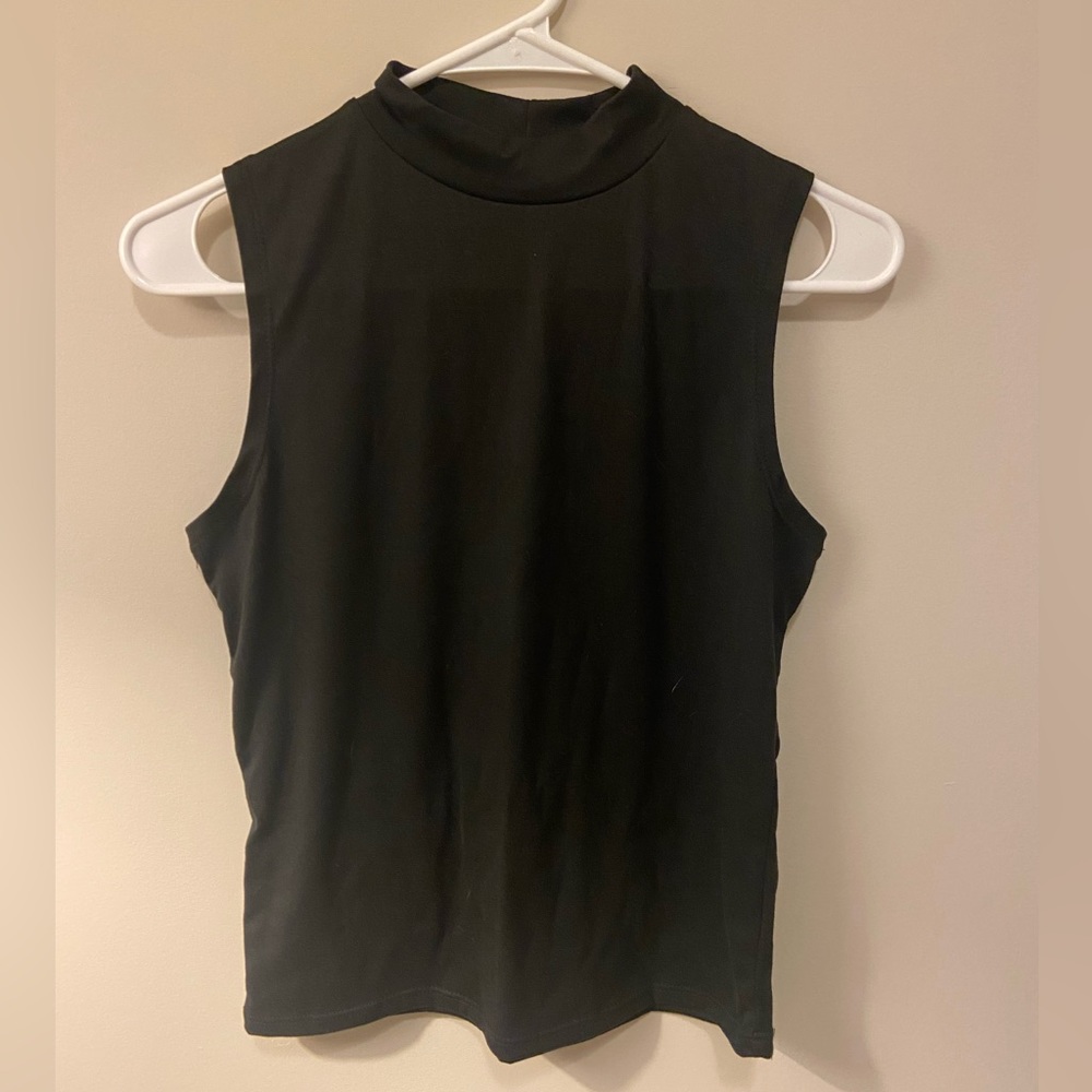 Sleeveless mockneck